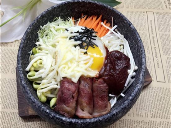 饭米粒石锅拌饭