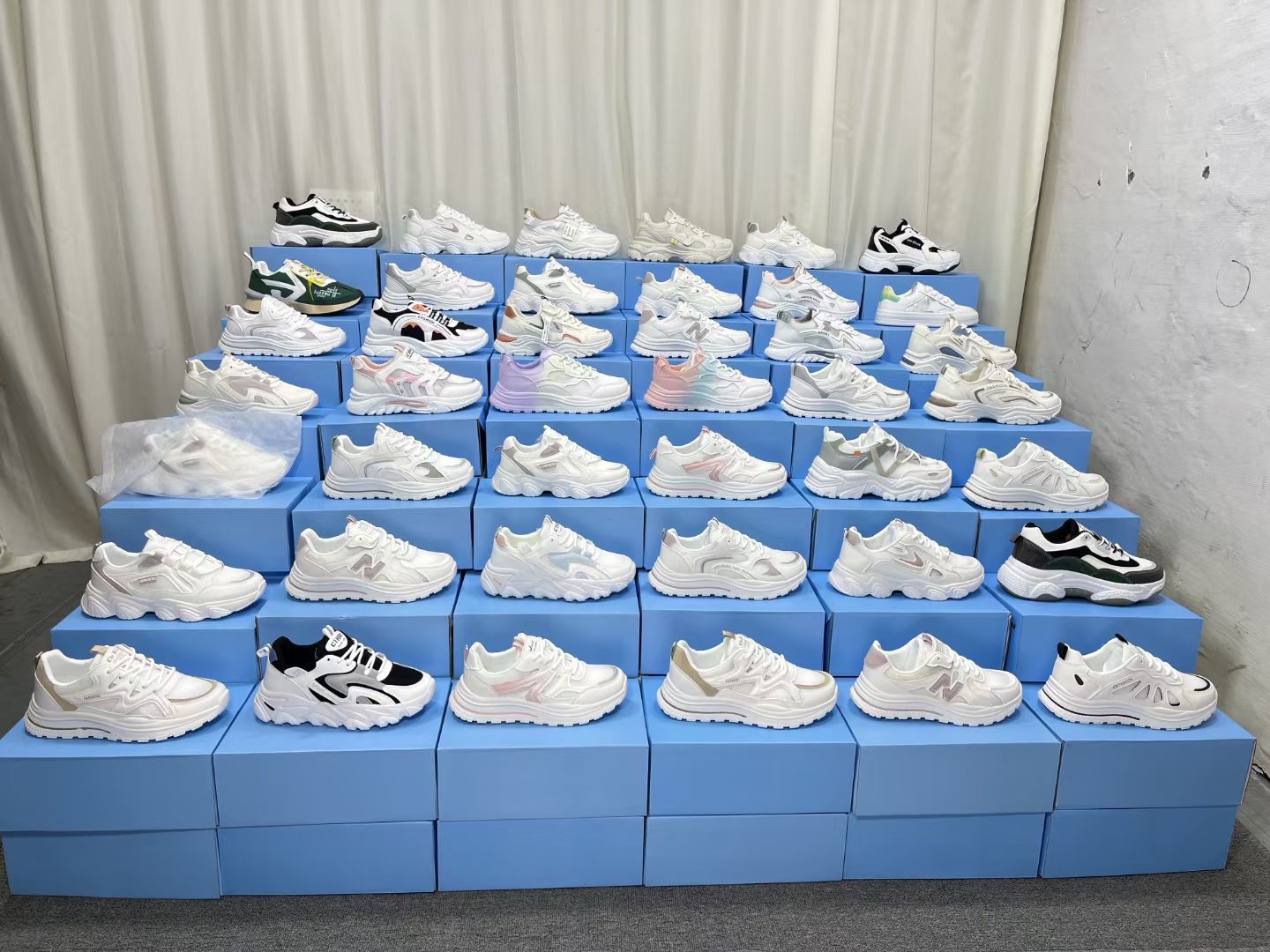 厚底老爹鞋工厂库存尾货处理鞋批发跑江湖摆摊低价透气休闲运动鞋