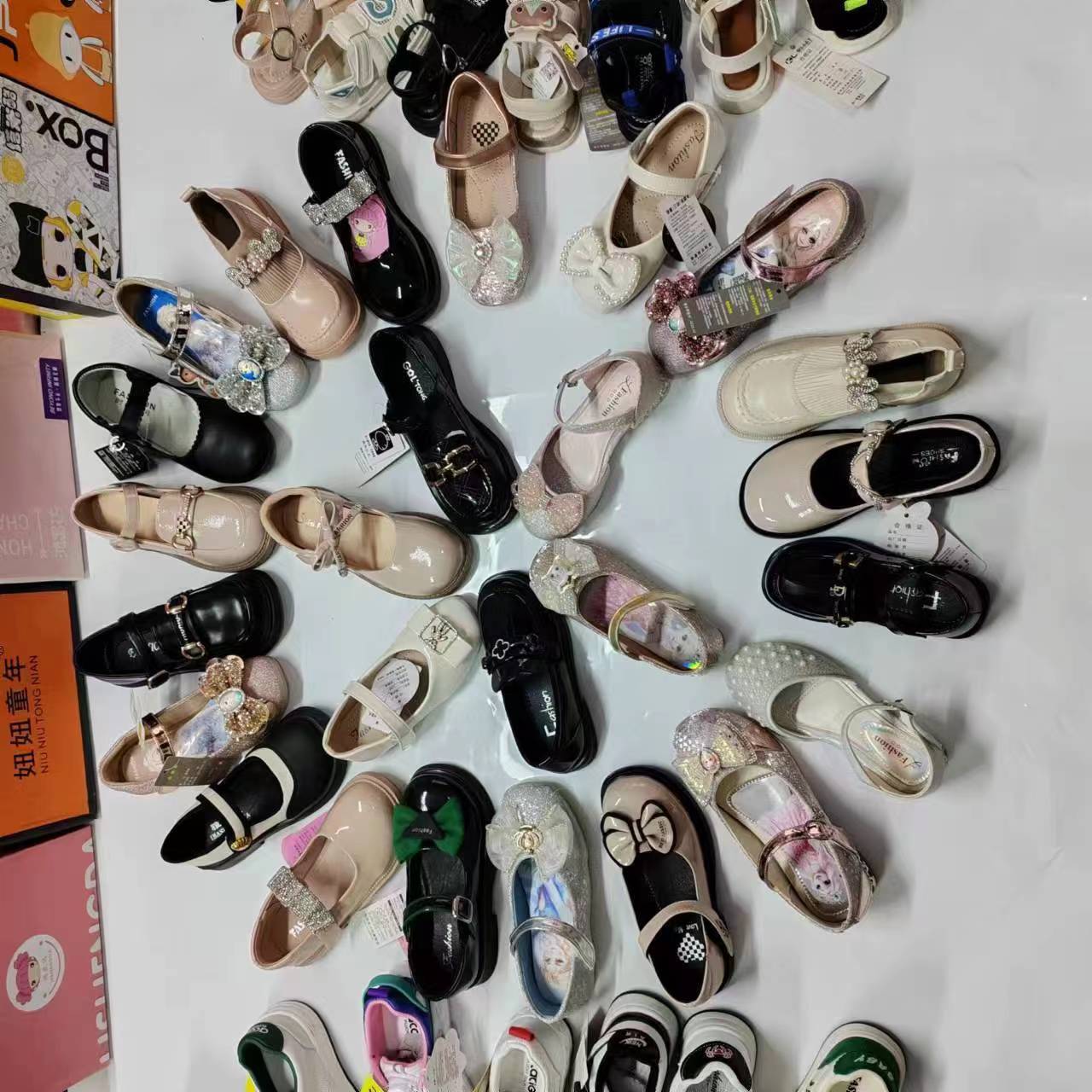 新款平跟休闲鞋男女通用鞋垫 整单杂款纯色低帮鞋 24小时快速出货