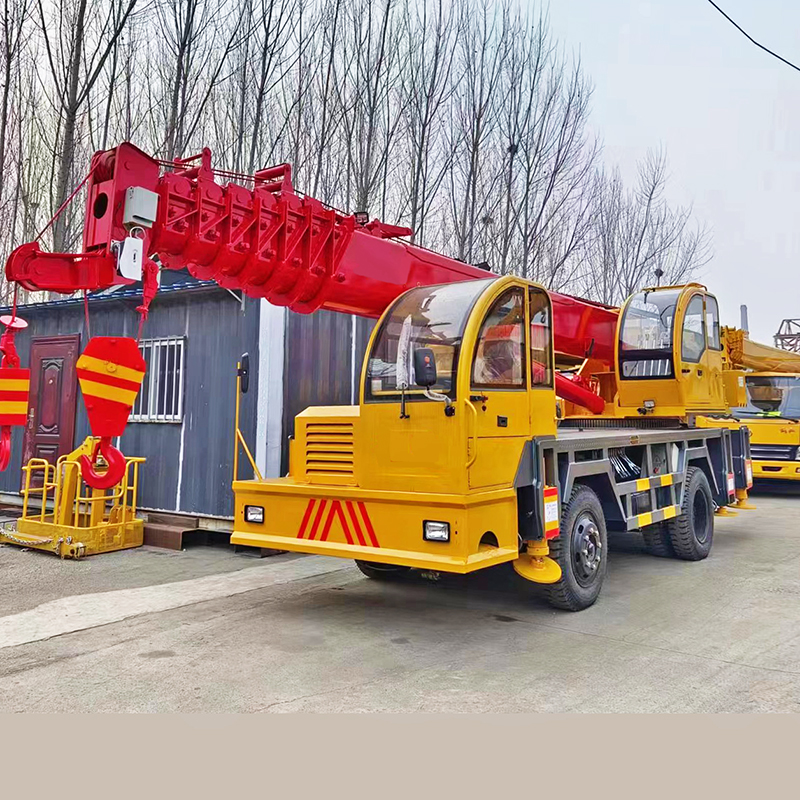 厂区内使用的车载吊车 民房建筑吊重车 伸缩臂液压轮式自制吊机
