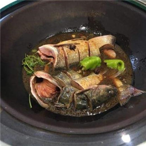 农家院铁锅炖