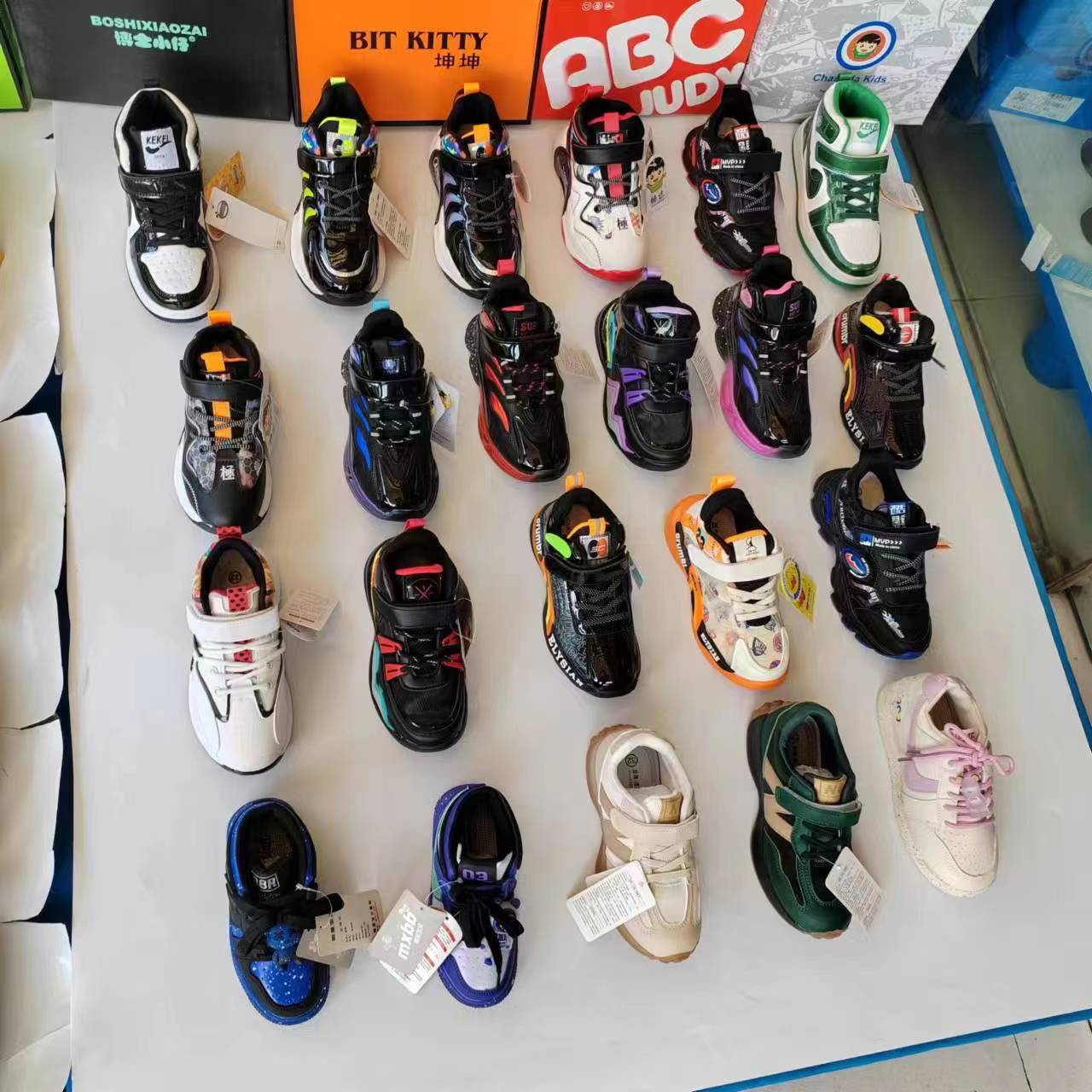 贸地摊鞋批发处理杂款男女鞋断码品牌运动鞋库存鞋厂家批发内销外