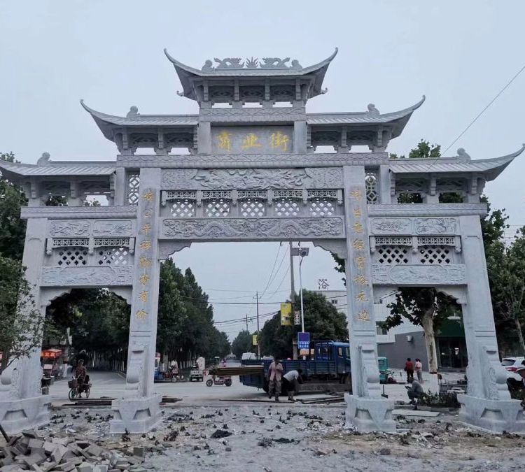 石牌坊雕刻定制 景区门牌楼定做 乡村 线条美观 坚固耐用