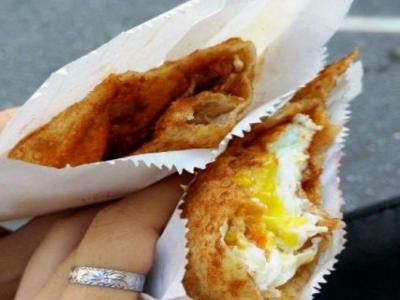 炸蛋葱油饼