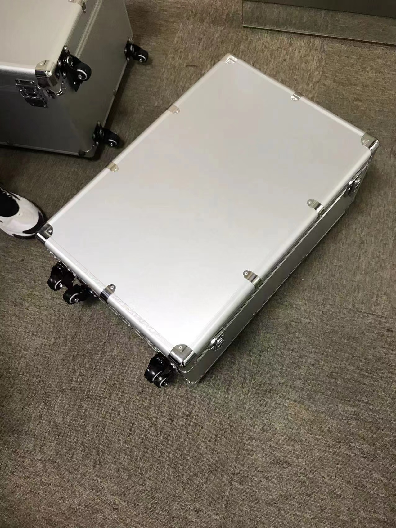 铝合金拉杆箱 家用仪器工具收纳铝箱 精美拉杆户外便携使用箱