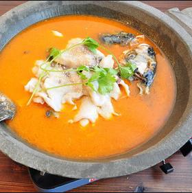 云峰石锅鱼烤鱼驴肉川菜馆