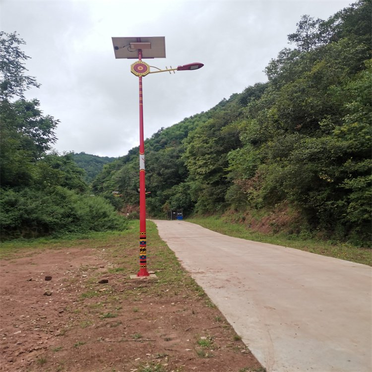 华诺 6米太阳能路灯 彝族风格 多晶光伏板 工厂定制