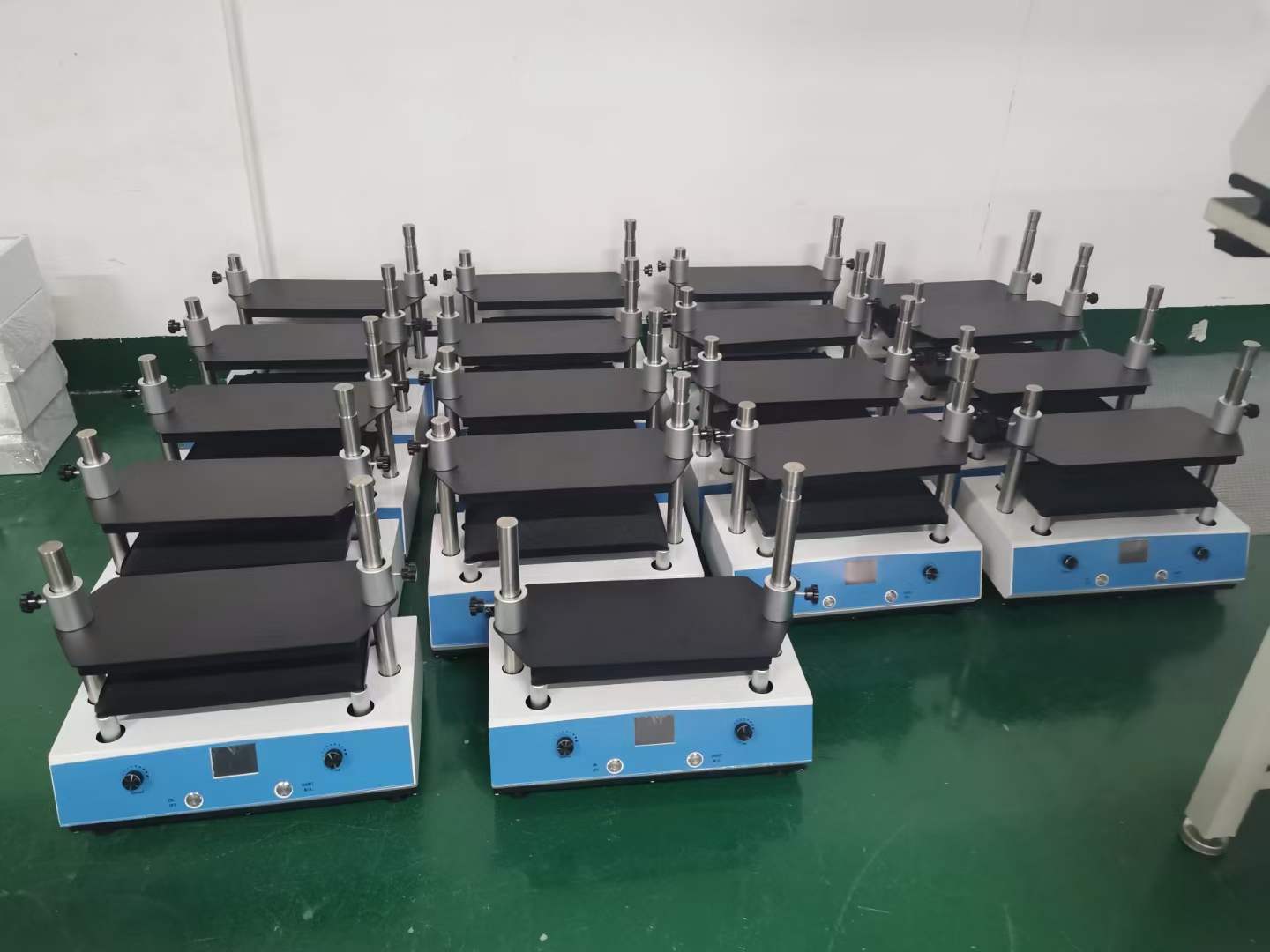 伍跃 多位涡旋振荡器混匀器多孔旋涡混匀仪WYXW-2