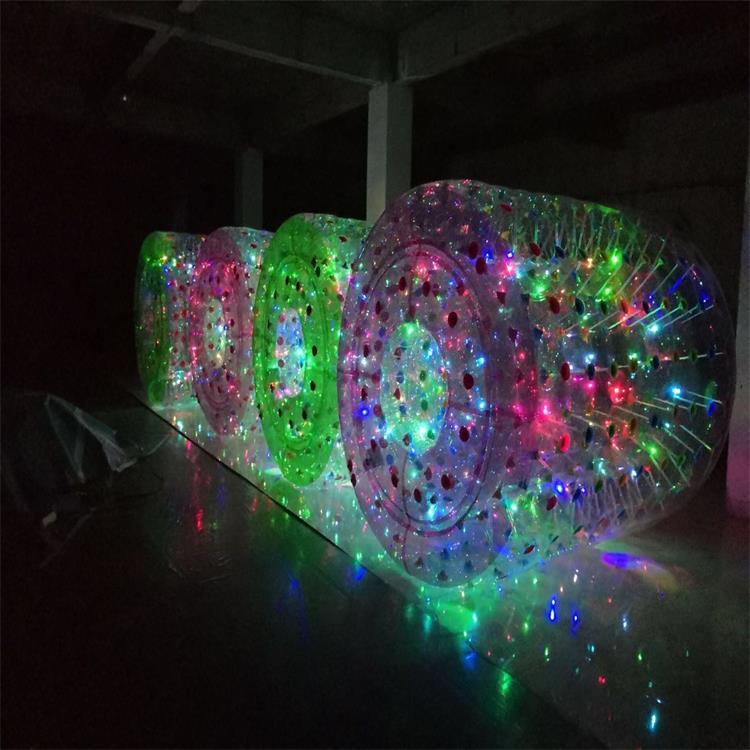 华津气模生产销售pvc/tpu2.4米水上彩灯充气滚筒水上游乐玩具