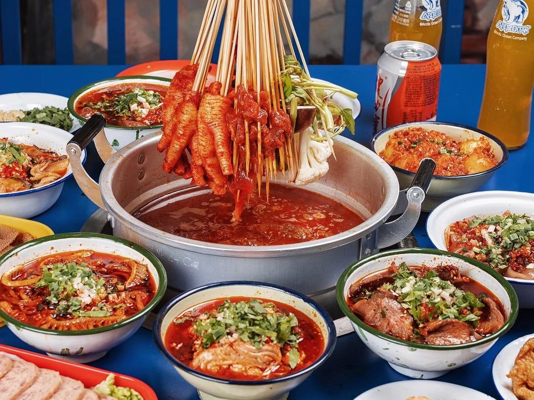 马路边边串串香