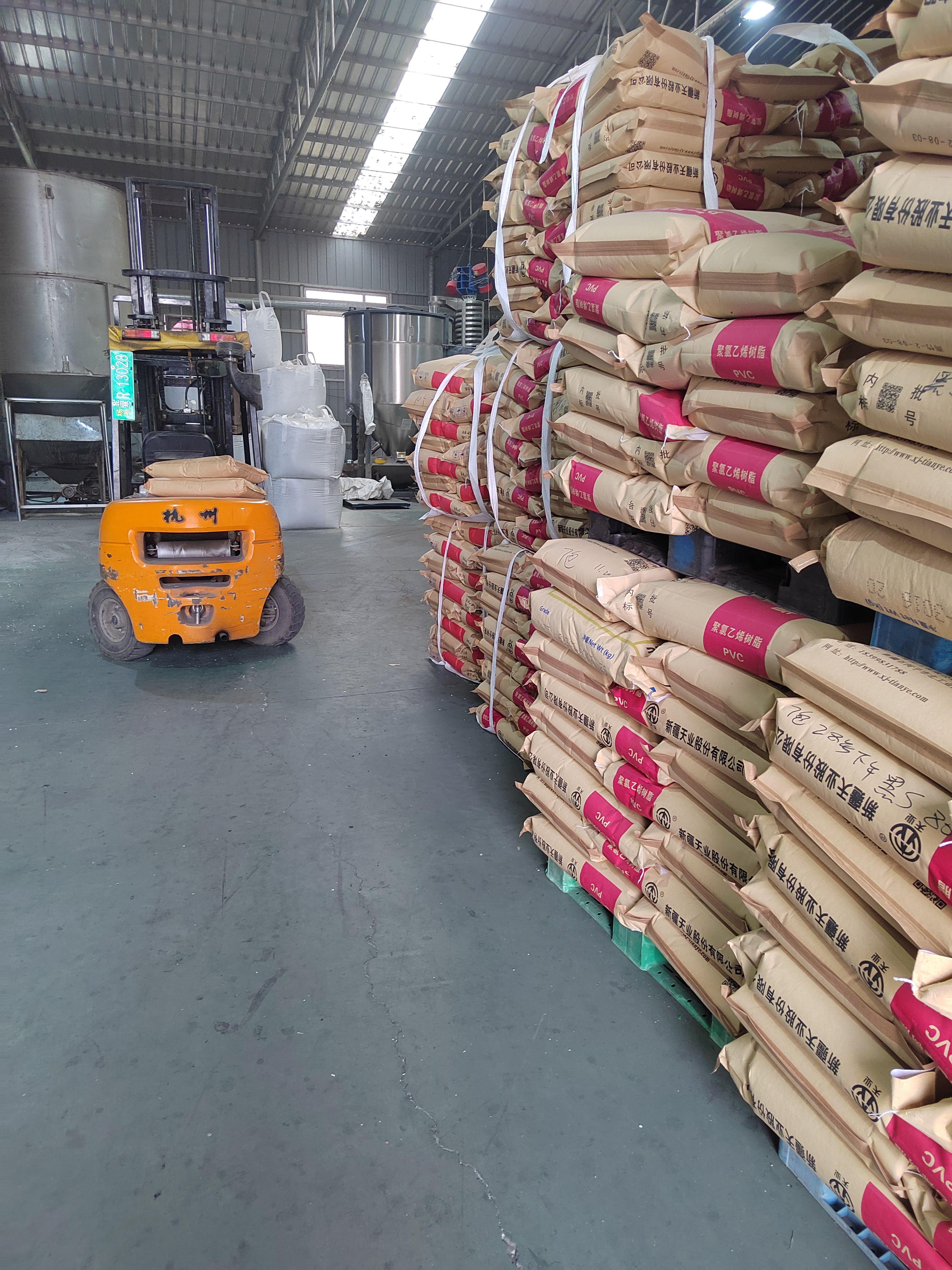 红色PE硬质塑料颗粒 耐高温 高韧性 可降解塑料原料 支持定制