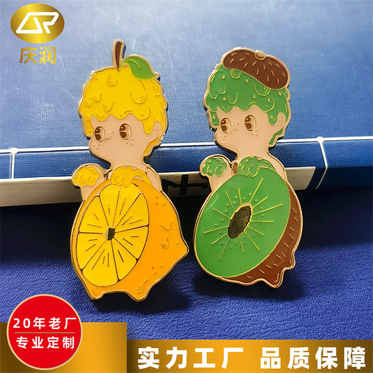 儿童可爱卡通小徽章 点漆工艺凹面色彩多样LOGO字体清楚