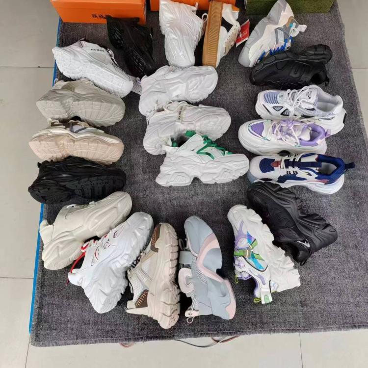 女式运动鞋 夜市摆摊走量鞋 新款百搭舒适防滑女鞋批发