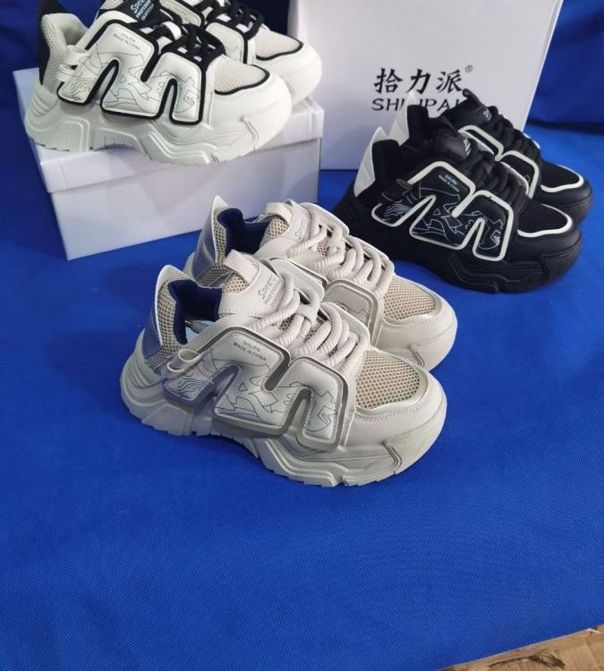 2023秋季新款厚底女款小众小白鞋运动鞋地摊库存尾货休闲批发裸鞋