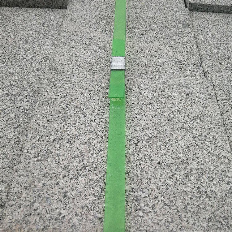 30厚芝麻灰火烧面 云磊花岗岩工程板 防滑花岗石 工程灰麻石材荔枝面
