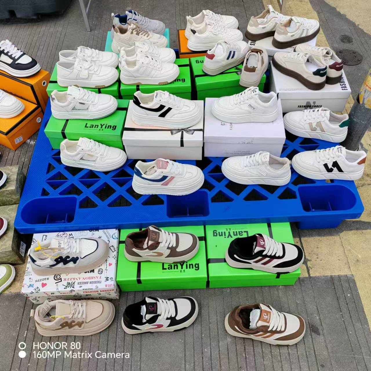 时尚跑步纯色圆头四季款整单杂款成年运动 休闲男女鞋批发赶集开店