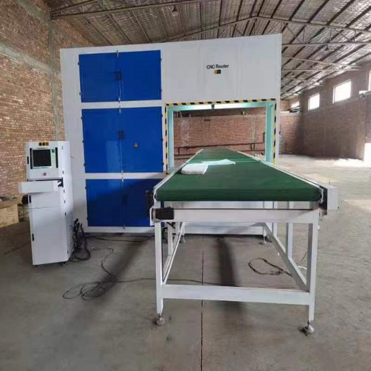 乐璇箱包气泡棉海绵珍珠棉造型切割锯数控异形切割机