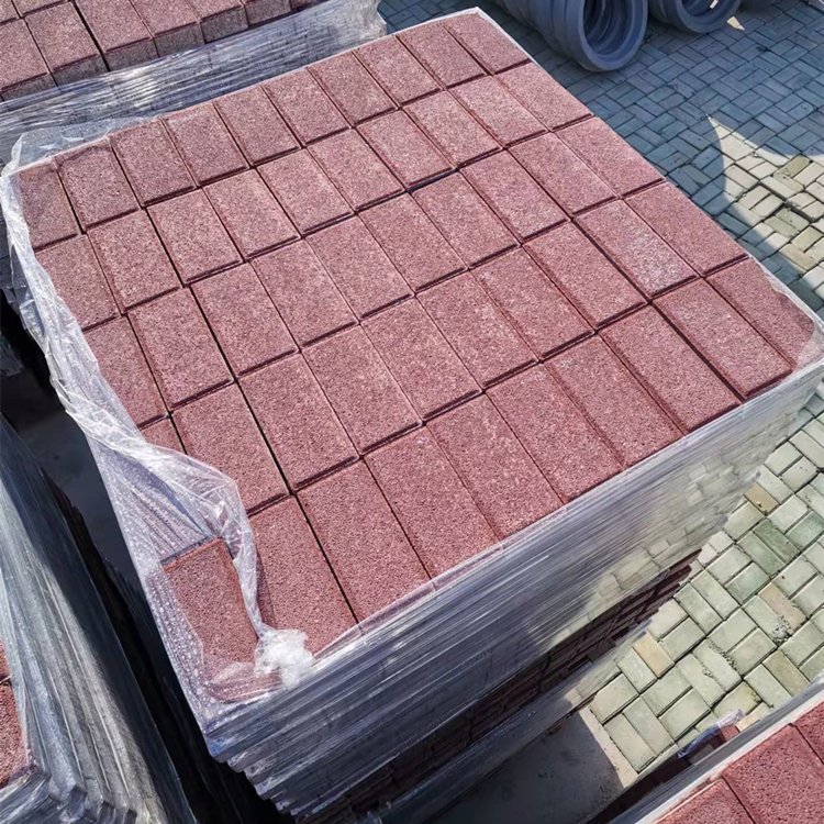 耐磨渗水砖30x30x6cm公园用砖原材料多采用水泥砂矿渣、粉煤灰等