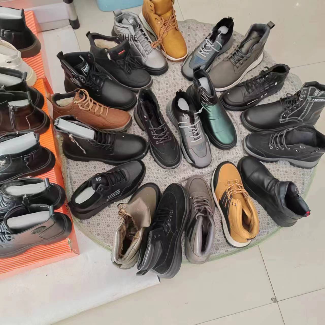 贸地摊鞋批发处理杂款男女鞋断码品牌运动鞋库存鞋厂家批发内销外